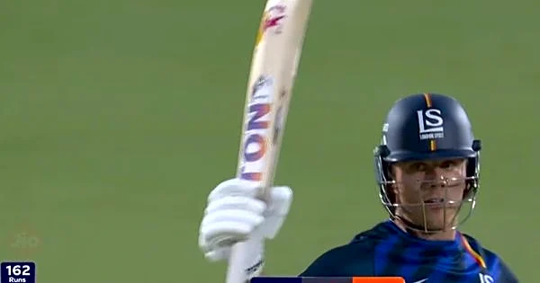 Dewald Brevis powers London Spirit to seven-wicket win with unbeaten fifty against Birmingham Phoenix