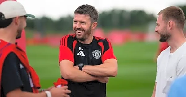 “It’s pretty surreal”: Josh Tongue and Gus Atkinson get behind-the-scenes look at Manchester United during visit at Carrington Ground