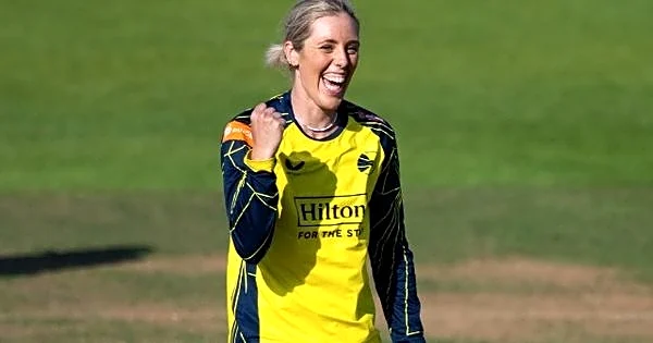 Georgia Adams breaks Southern Brave’s momentum with two quick wickets in The Hundred