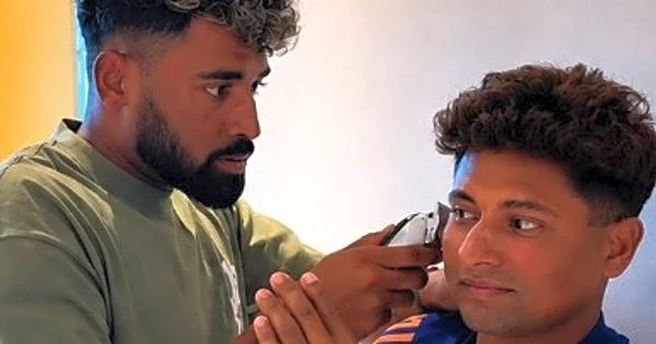 Mohammed Siraj Turns Hairdresser for Sarfaraz Khan; Gives him a Haircut Ahead of Sri Lanka Series