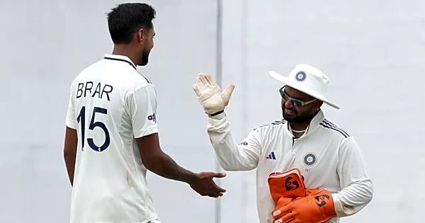 He can change game within an hour: Former cricketer Farveez Mahroof Feels Sri Lankan Dressing Room Would be Worried About THIS Cricketer in Upcomin...