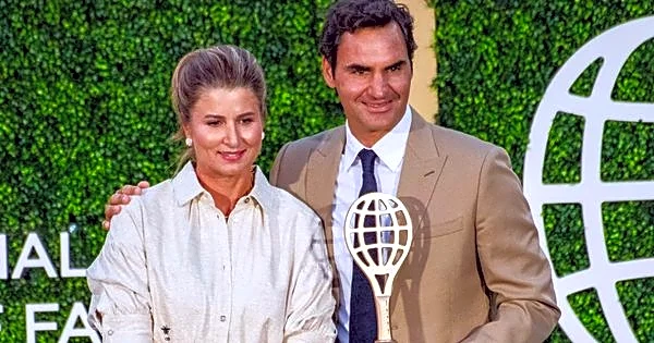 “It’s who he is when nobody is watching”: Mirka Federer’s gets teary eyed while introducing husband Roger Federer at International Tennis Hall of F...
