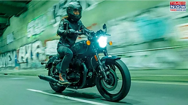 Royal Enfield Shotgun 650 Price List 2025 - Check Weight, Seat Height, Mileage, And Features