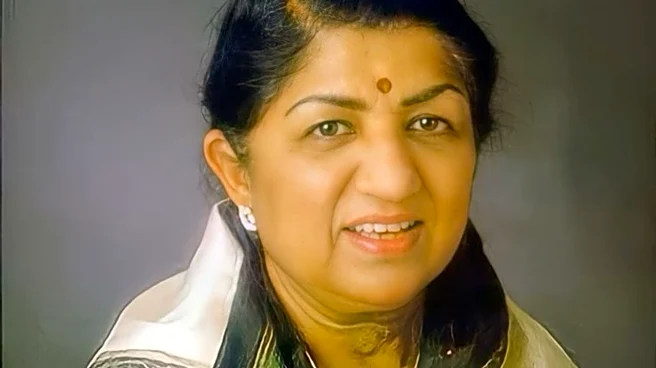 When Lata Mangeshkar Opened Up On Being 'Slowly Poisoned' By Servant, Explained Why She Didn't Take Action
