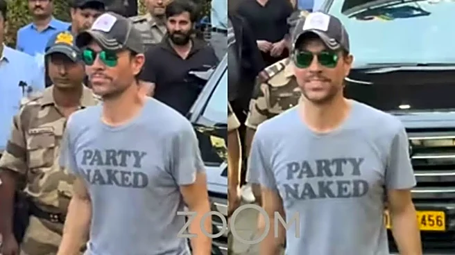 Enrique Iglesias' 'Party N*Ked' Tshirt Steals Limelight As He Lands In Mumbai Ahead Of Concert, Paps Go Crazy - Watch
