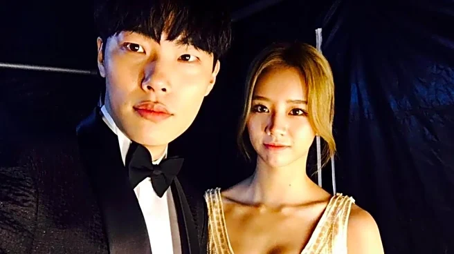 Ryu Jun-Yeol Returns For Reply 1988 10th Anniversary Shoot, Did He Cross Paths With Ex Hyeri?