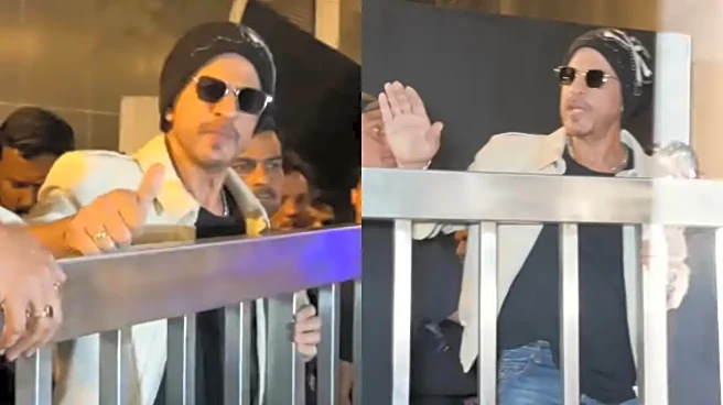 Shah Rukh Khan FINALLY Greets Sea Of Fans In Mumbai After Birthday Event, Netizens Scream 'King Never Disappoints'