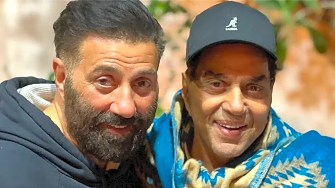 Dharmendra's Son Sunny Deol Arrives At Breach Candy Hospital To Meet Veteran Actor - Watch