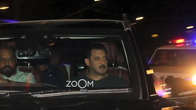 Dharmendra Health News: Salman Khan Looks Tense As He Arrives At Breach Candy Hospital To Visit Legendary Actor