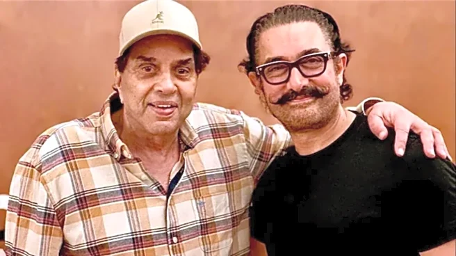 Dharmendra Health News: Aamir Khan Arrives At Breach Candy Hospital With Girlfriend Gauri Spratt - Watch