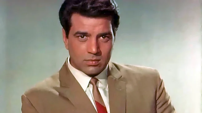 Dharmendra Holds One Record In Bollywood; Shah Rukh Khan, Amitabh Bachchan, Salman Khan Have Not Been Able To Break It