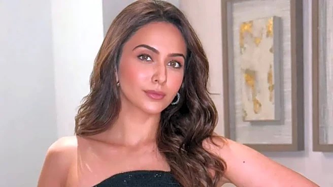Rakul Preet Singh Warns Fans About Imposter Chatting With People Using Her Name: Kindly Block, Do Not Engage