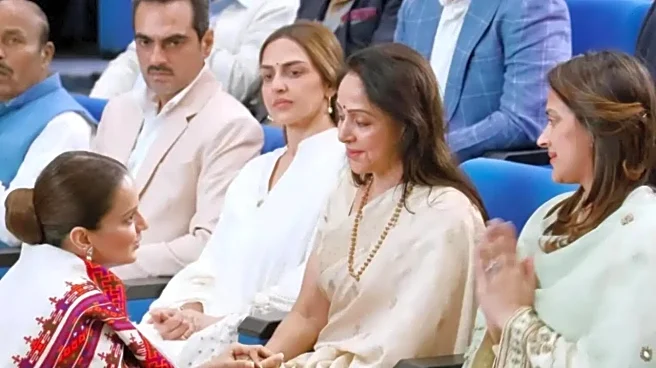 Dharmendra Prayer Meet: Kangana Ranaut Offers Condolence To Hema Malini, Esha In Delhi, Says 'Dil Bhar Aaya'