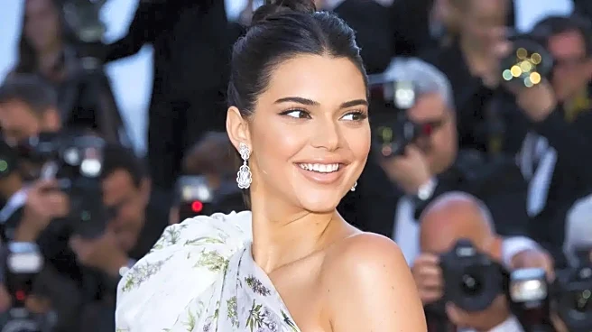Is Kendall Jenner Lesbian? Kardashians Star FINALLY Addresses Rumours - 'Not Closing Doors To...'