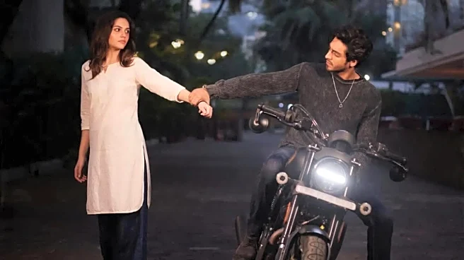 Aneet Padda, Ahaan Panday Recreate Iconic 'Abhi Kuch Pal Baaki Hai' Scene As Saiyaara Completes Six Months