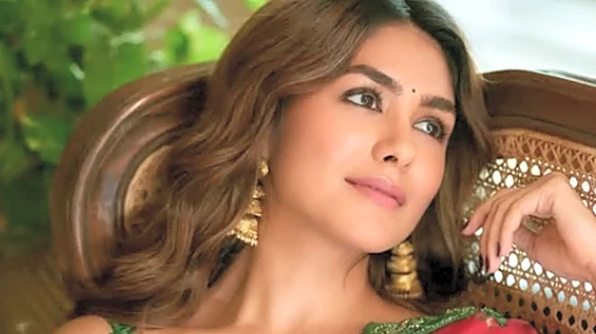 Don’t Chase Money: Mrunal Thakur Reveals Advice Given By Three Popular Actors -  Know Who They Are