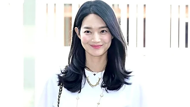 Shin Min-Ah Stuns In First Public Appearance After Marriage to Kim Woo-Bin - See Pics