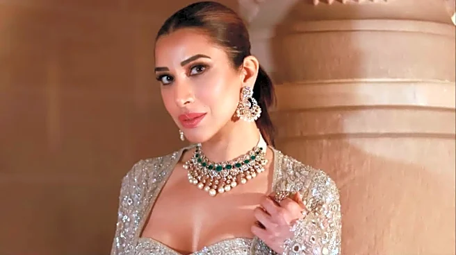Sophie Choudry Calls Out Unrealistic Beauty Standards, Says 'Everyone Looks Similar' - EXCL