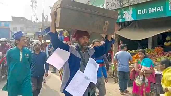 71-Year-Old Man Appears for SIR Hearing in Bengal Carrying a Trunk of Documents, Officials Left Amazed