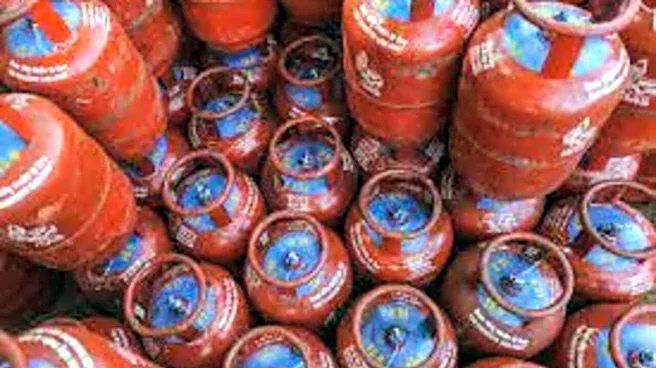 LPG Price Hike: Commercial LPG Prices Increased by Rs 49 From Feb 1; Domestic Rates Unchanged