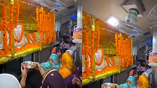 Temple on Moving Train: Passengers Perform Live Aarti on Decorated Upper Berth | VIDEO