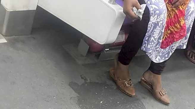 Kolkata Mother Wins Internet, Cleans Kid’s Vomit From Metro Floor