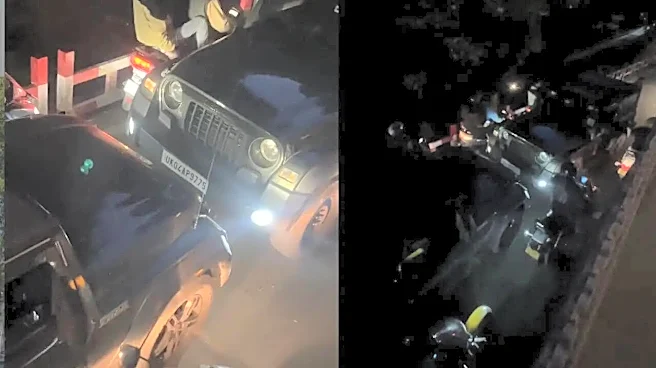 'Dono Hee Bewakoof': UP vs UK Thar Face-Off Blocks Road | VIRAL VIDEO