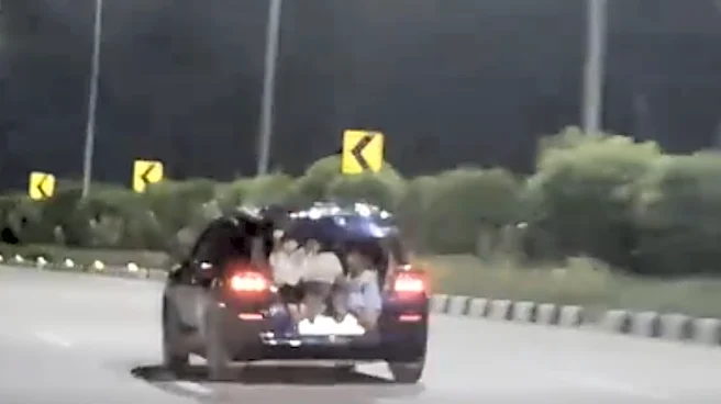 Hyderabad Driver Speeds Over 100-Kmph With 4 Kids Sitting In Car Boot! VIDEO