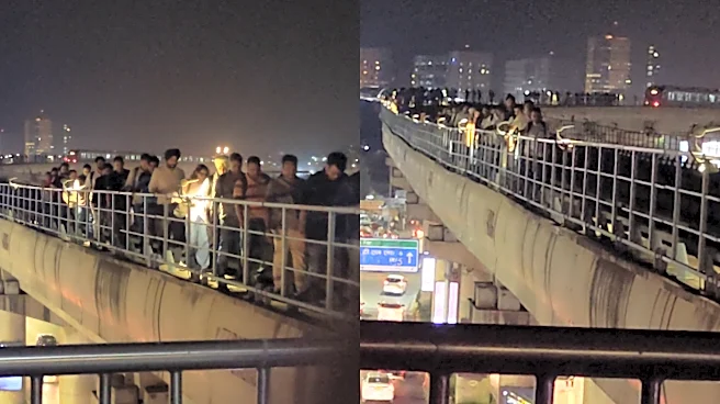 Gurugram Transformer Blast Leaves Metro Passengers Walking On Tracks! VIDEO