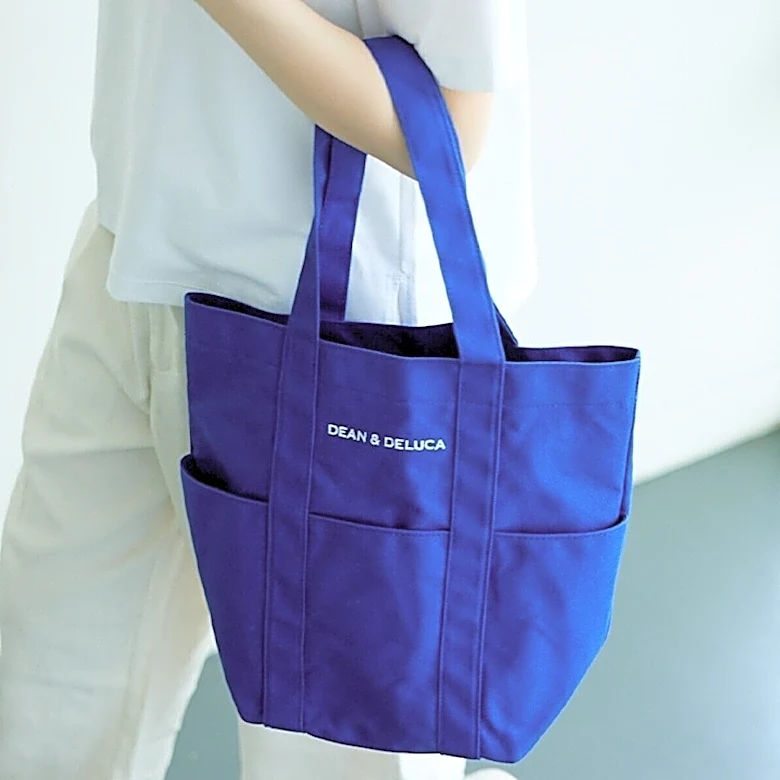【DEAN & DELUCA】ロイヤルブルーが映える限定トート付き「夏の福袋2026」が数量限定で登場！