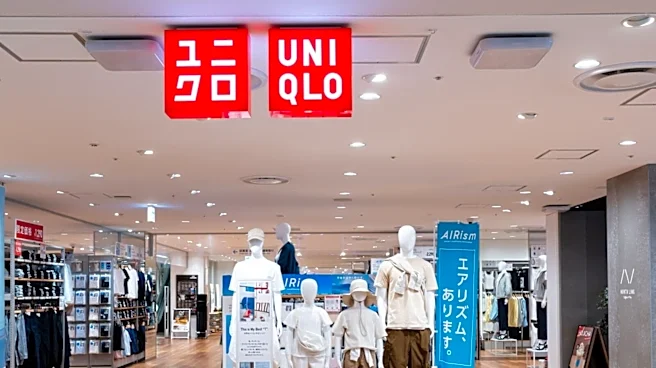 「知的な雰囲気すごく素敵」ユニクロの「メリノブレンドポロカーディガン」が上品なカラーで人気