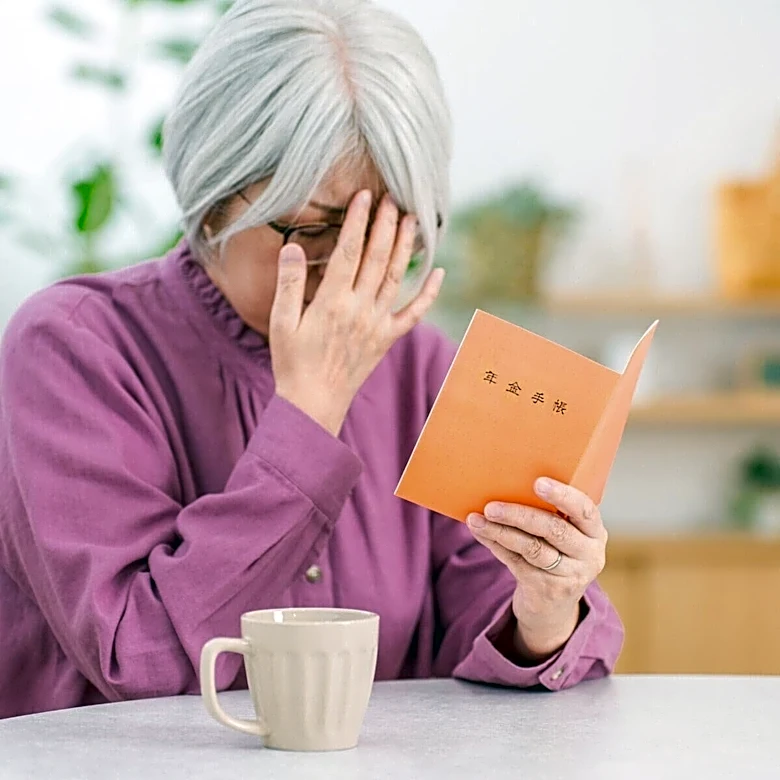 【年金】男女差は「月6万」。90歳女性の「9割」がおひとりさま時代に女性が備えるべき老後格差