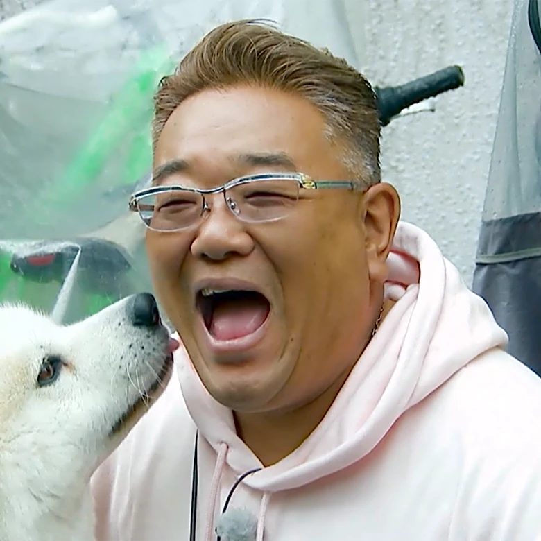 もっと身長が高いように感じる「お笑い芸人」ランキング！ 2位は「伊達みきお」、圧倒的1位は？