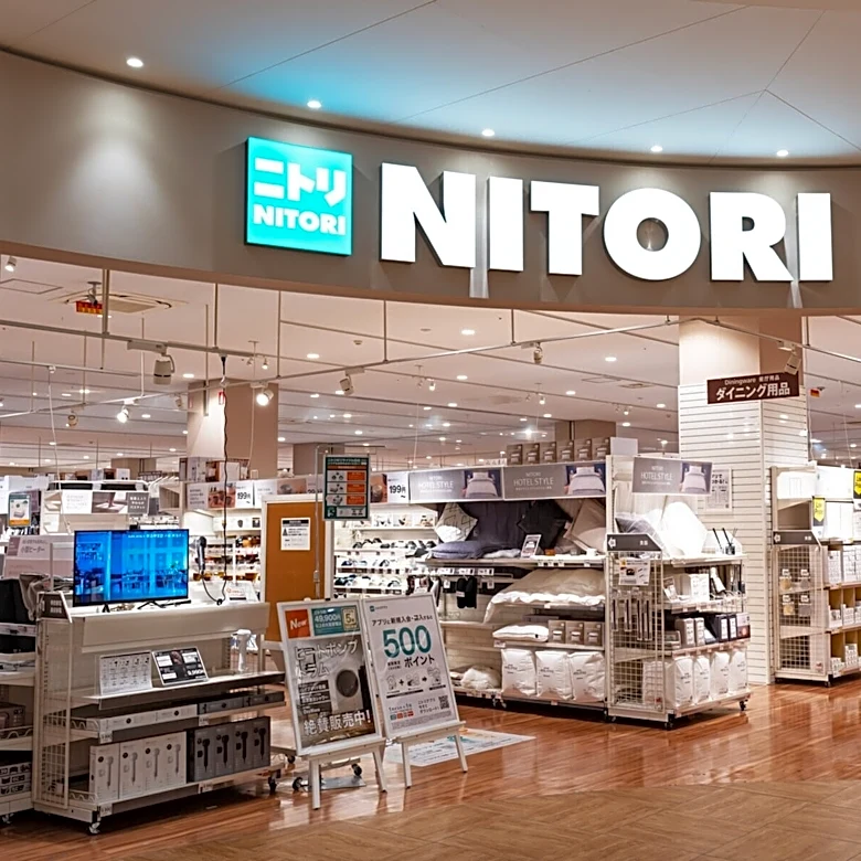 「めっちゃ便利です」ニトリの“室内用コンパクトX型物干し”が省スペースで人気。畳めば厚さわずか3.5cm