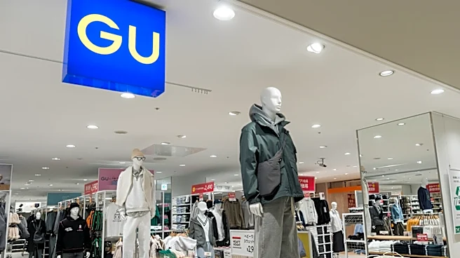 「肩からはみ出さない」GUのビッグカラーブラウスが話題。大きな襟でも大人っぽく着られる