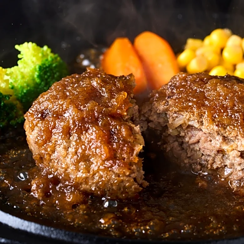 「美味しそう！」ココス、期間限定“夏のビーフハンバーグステーキフェア”開始「つなぎなしビーフ100％」