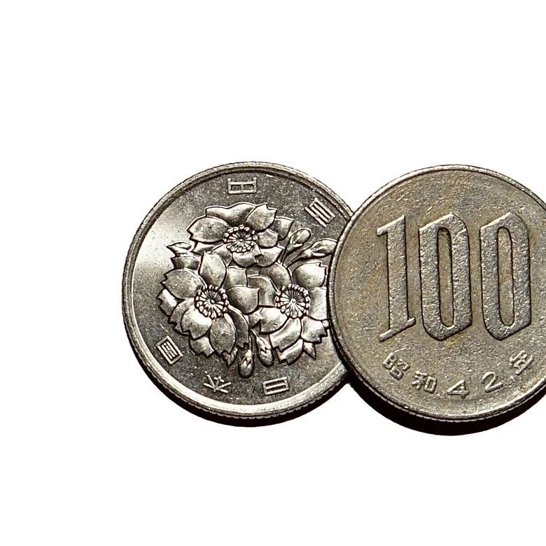 大量に発行された現行の100円玉が「13万円」に大化け！ “万超え”の可能性を秘めた100円玉の特徴とは