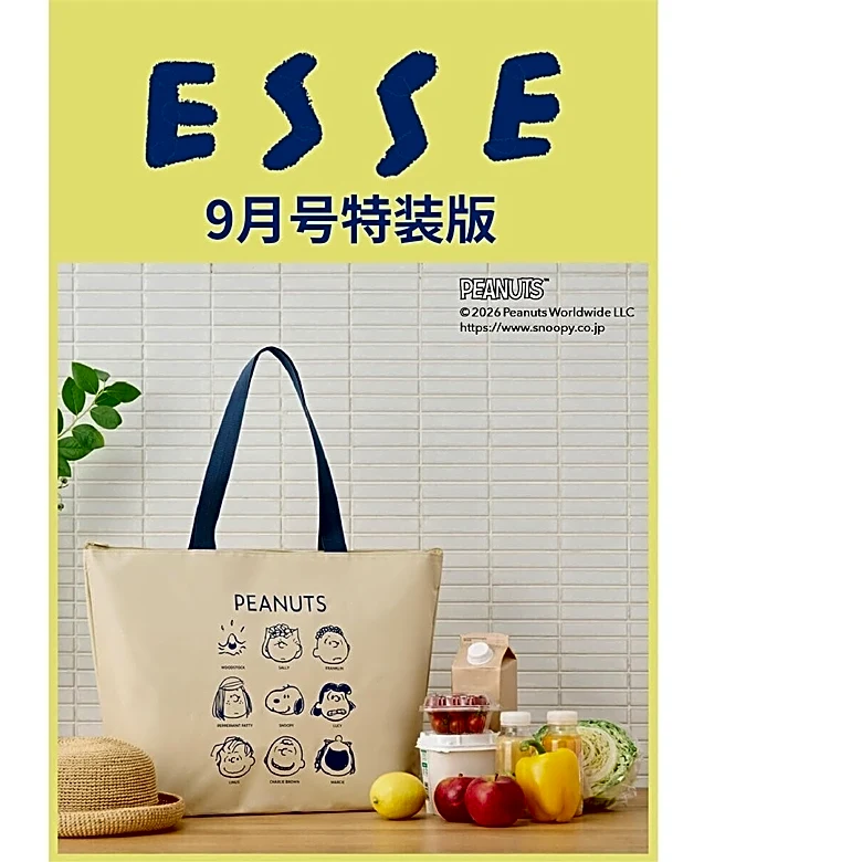 2Lボトルが4本すっぽり！ スヌーピー柄、ESSE史上最大級の保冷バッグが『ESSE 2026年9月号増刊』に登場