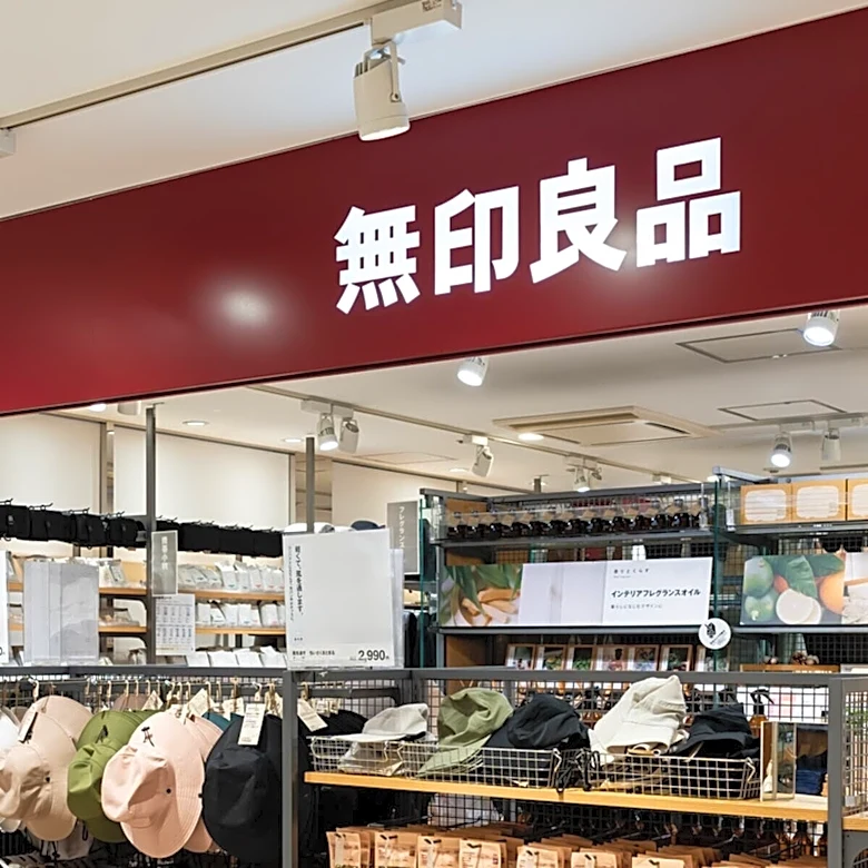 「ウッ…かわいい…」無印良品の「ベロア深履きシューズ」に夏だけでなく秋冬も待望の声