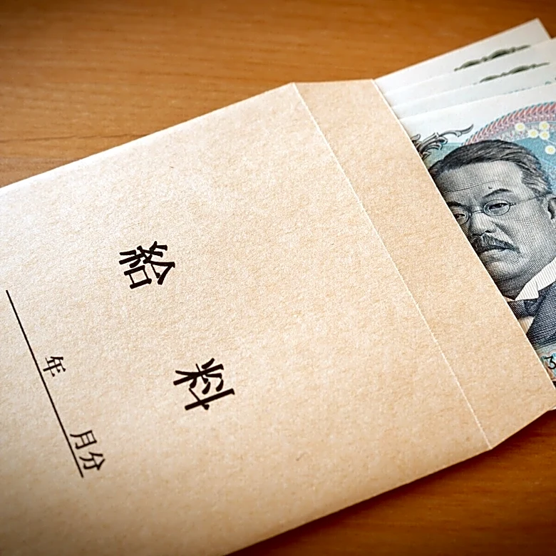 「転職で給料が下がる」は古い？ 50代後半女性の4割が賃金増加する、ミドル転職の新常識