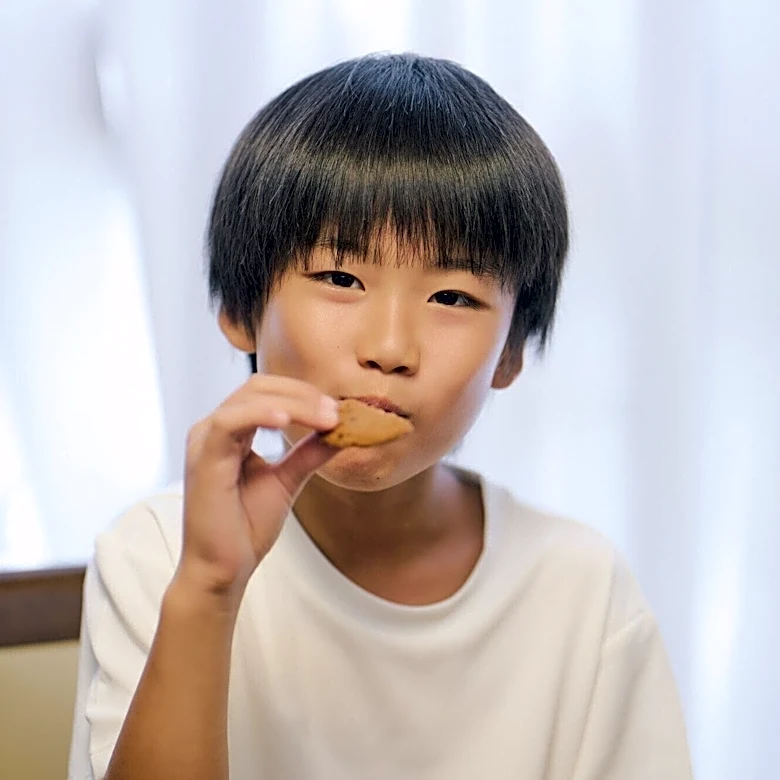 「海外限定や発売前のお菓子も入っている」家族5人で毎年楽しむ46歳女性の愛用株主優待