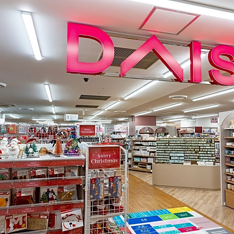 「やっと巡り会えたよ」ダイソーの“ちいかわポーチ”が220円で反響。ぬい活＆防災ポーチにも大活躍