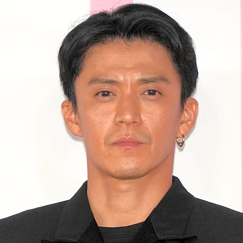 小栗旬「嵐でめちゃくちゃ忙しいとき…」松本潤と仲良くなった“きっかけ”明かす⇒「涙でちゃう」「フレンドリーなんだぁ」と反響