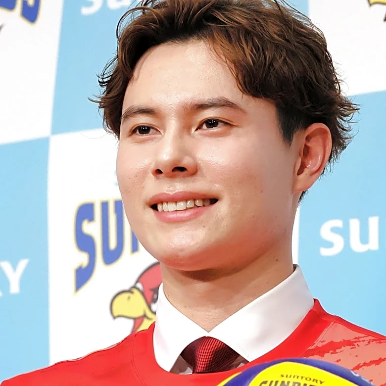 髙橋藍の“ラブラブ”2ショットにSNSくぎづけ「誰に撮ってもらってる？」「愛してるんですね」愛犬を抱き寄せる姿も