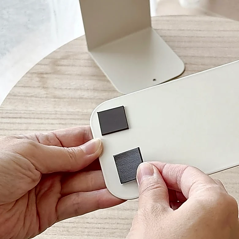 もう収納に悩まなくなった！すぐできる「ブックエンドの裏技」デッドスペースに棚が作れて画期的なの！《やってみた》