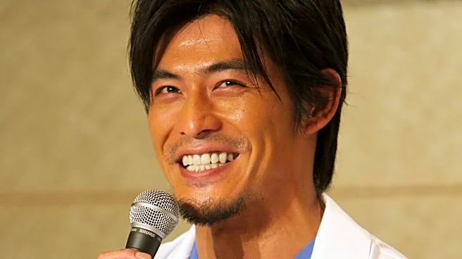 「海が似合う男No.1」坂口憲二のサーフィン姿にSNS沸く「カッコよすぎ」「奇跡の生還」「復活してめっちゃ嬉しい」