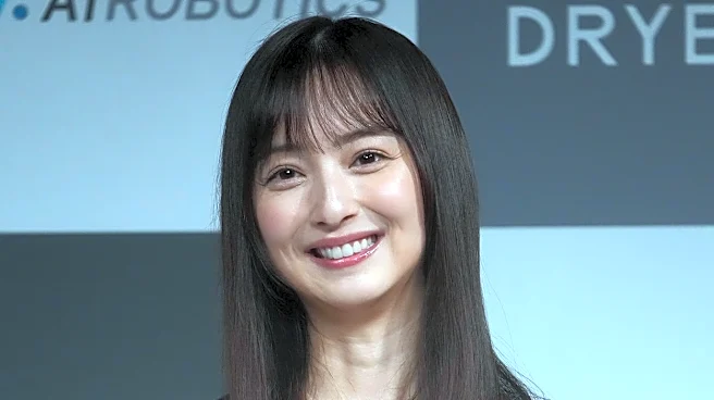 佐々木希、人気俳優一家と旅行→2ショットに「顔のパーツまで似てきた」「姉妹に見えてきました」と大反響