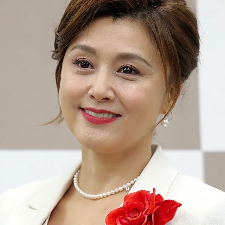 藤原紀香、キャッツアイ姿で始球式→「惚れ惚れ」「着こなせるのは紀香様しかいない」「大観衆のハートを盗んじゃいましたね」と大反響