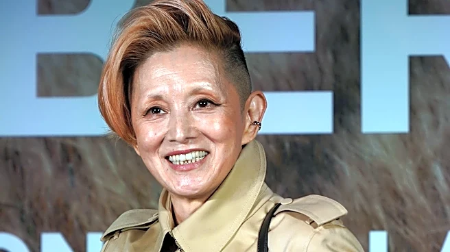 夏木マリ、高級ブランドバッグに虫よけグッズを装着→「え！？」「オシャレに見える」「真似したい」と驚きの声