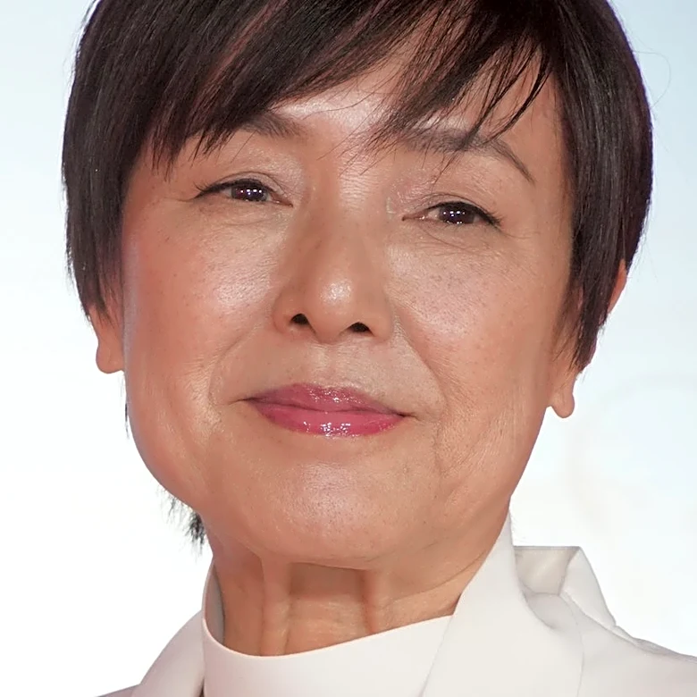 桃井かおり、ホテルでの過ごし方に「映画のワンシーンみたい」「まるでCMのよう」と反響